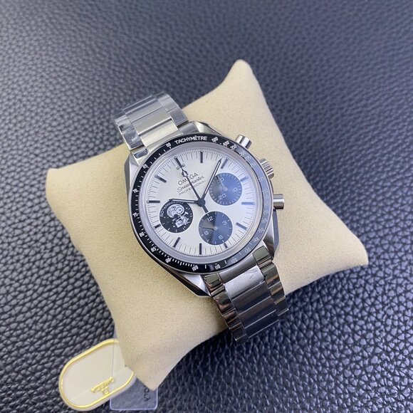 Luxury Chronograph Stainless Steel Watch ⏱️ Silver & Black Dial - Picture 1 of 10